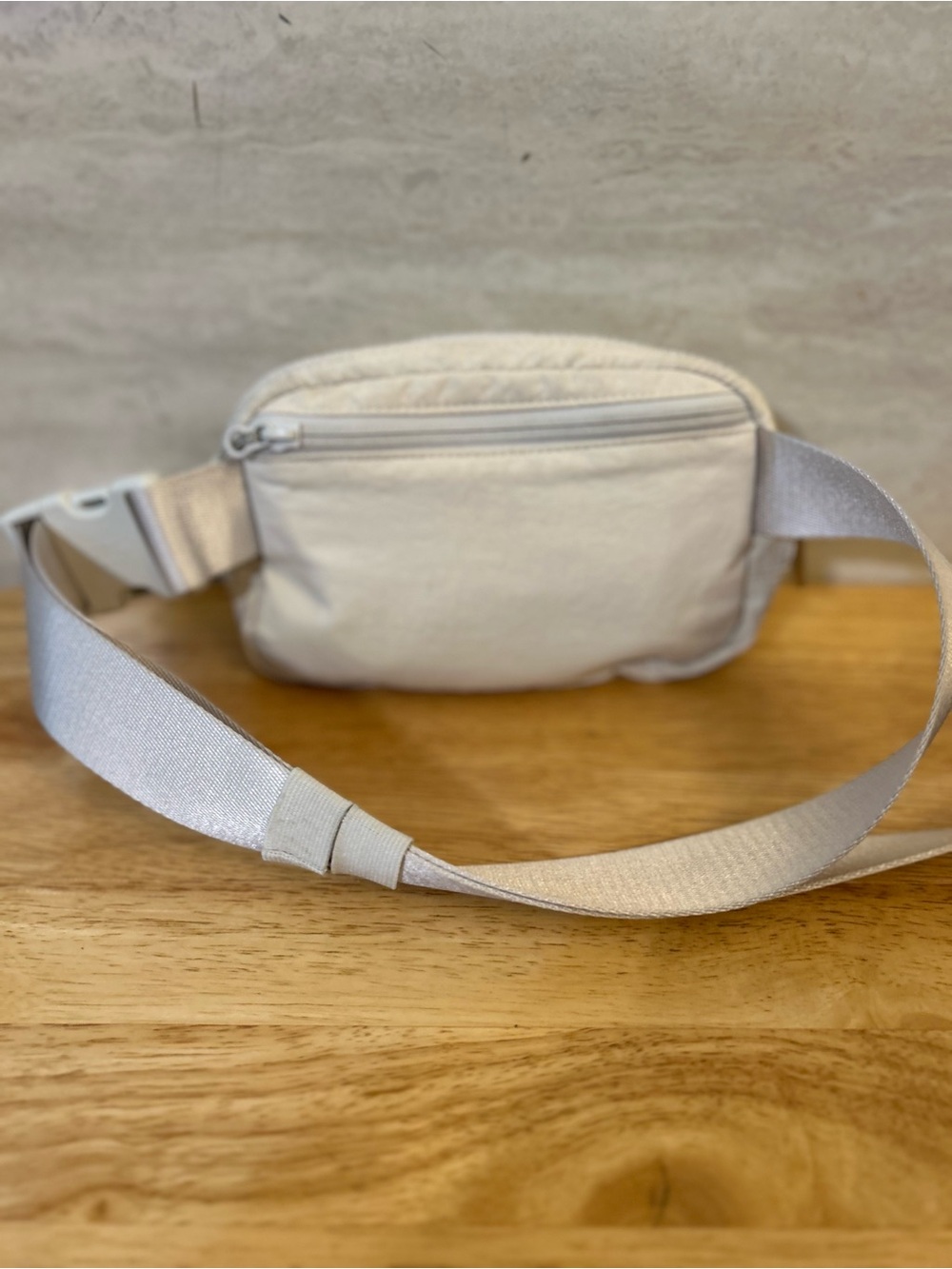 Lululemon Everywhere Off White Belt Bag (1L) - Picture 4 of 15